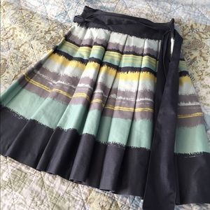 Gorgeous H&M sz 6 pleated skirt
